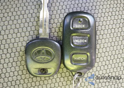 2005 Toyota Matrix Xr z USA, uszkodzony, nr VIN 2T1KR32E65C384324